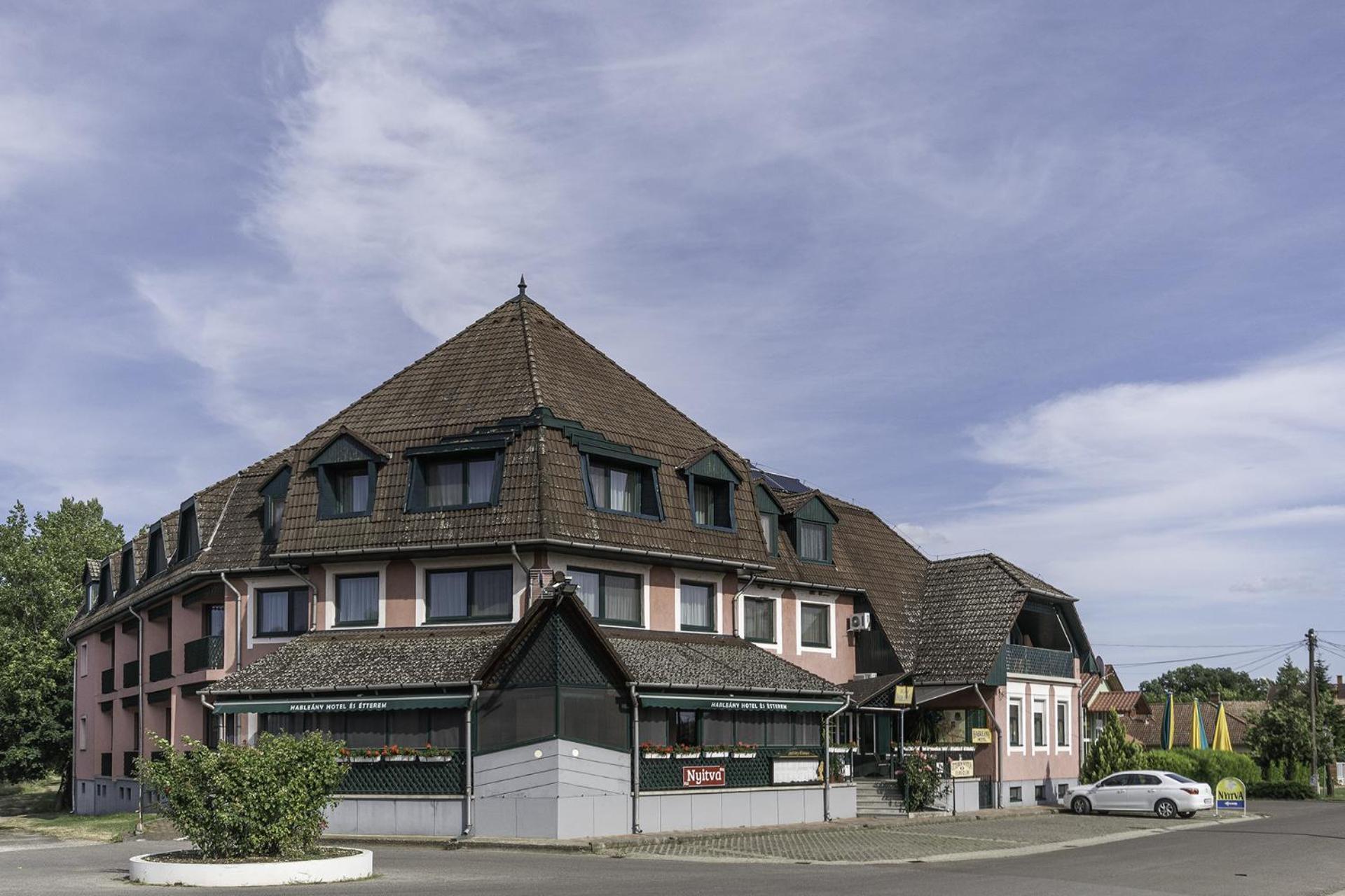 Hableany Hotel Tiszafüred エクステリア 写真